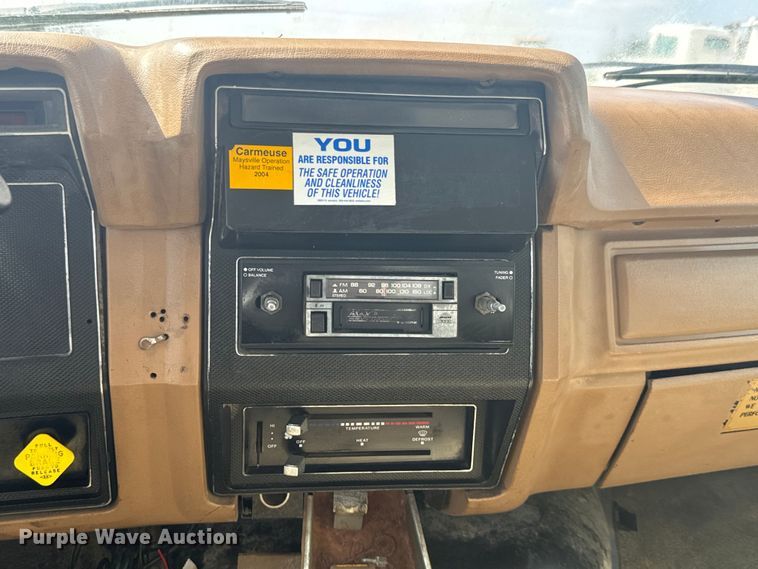 image for item EJ2710 1990 Ford F800 bucket truck