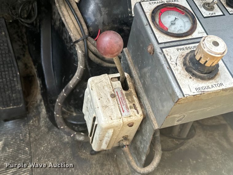 image for item EJ2710 1990 Ford F800 bucket truck