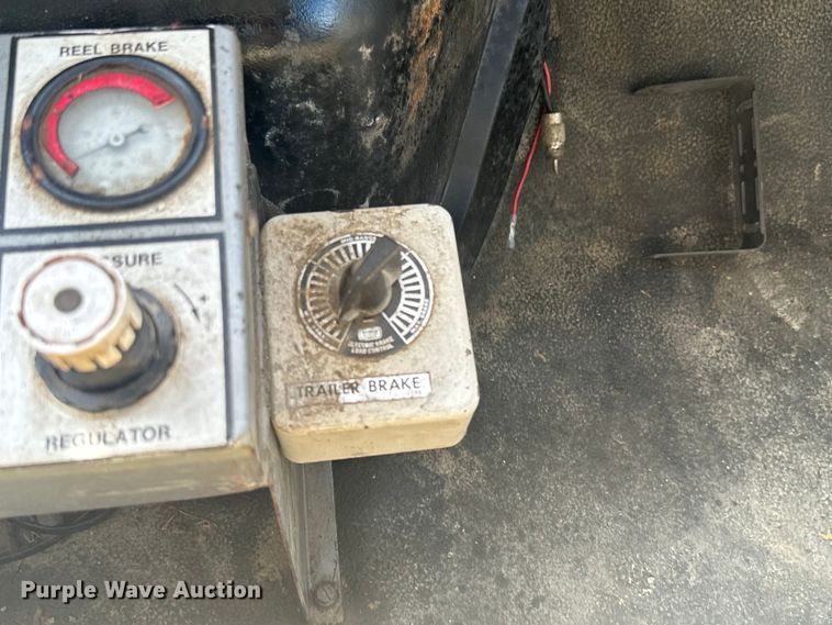 image for item EJ2710 1990 Ford F800 bucket truck