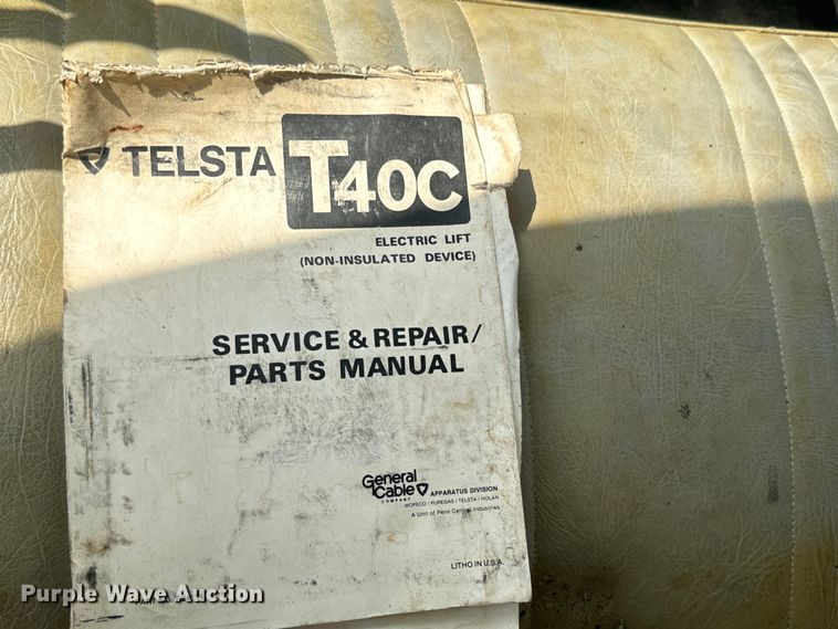 image for item EJ2710 1990 Ford F800 bucket truck