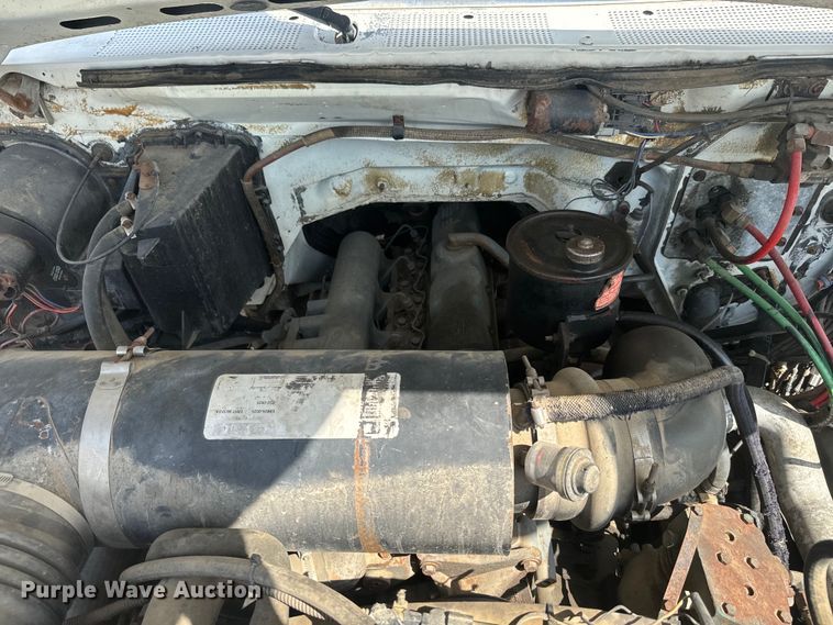 image for item EJ2710 1990 Ford F800 bucket truck