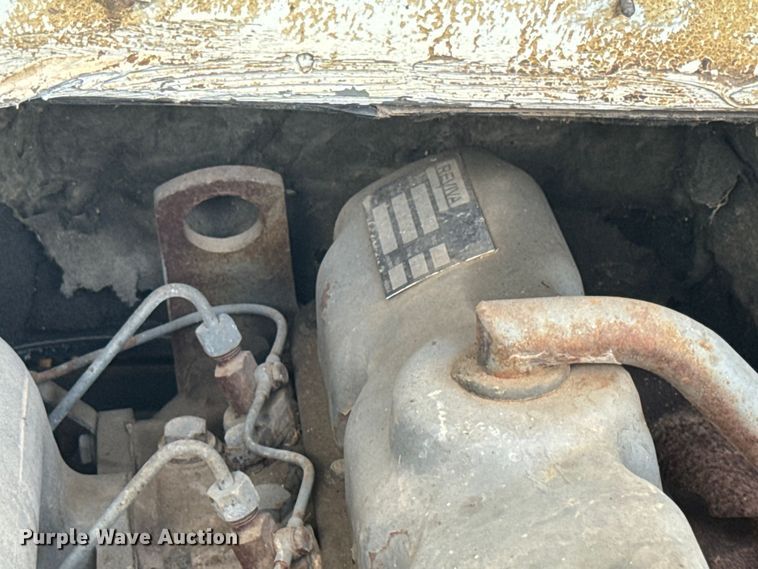 image for item EJ2710 1990 Ford F800 bucket truck