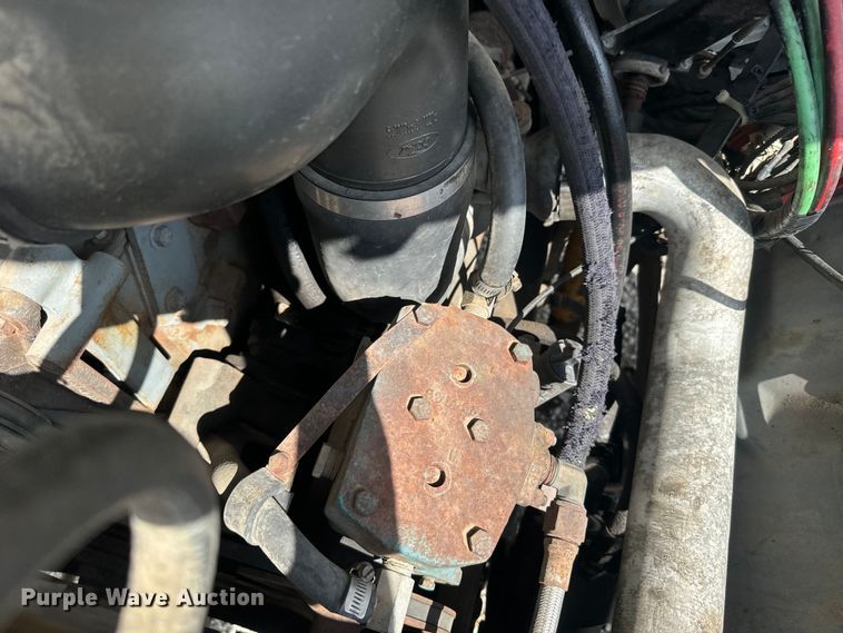 image for item EJ2710 1990 Ford F800 bucket truck