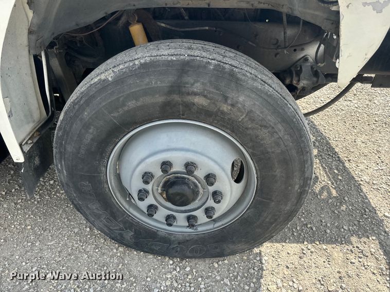 image for item EJ2710 1990 Ford F800 bucket truck