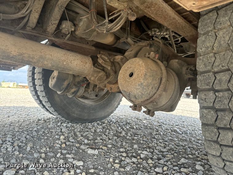 image for item EJ2710 1990 Ford F800 bucket truck