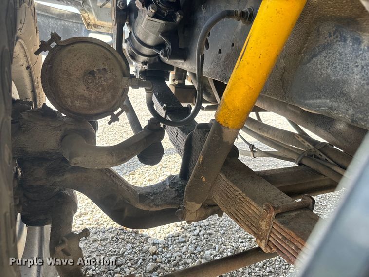 image for item EJ2710 1990 Ford F800 bucket truck