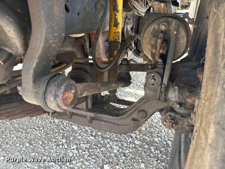 image for item EJ2710 1990 Ford F800 bucket truck