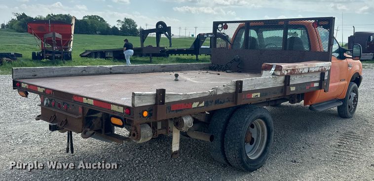 image for item EJ2712 2001 Ford F550 Super Duty XL flatbed truck