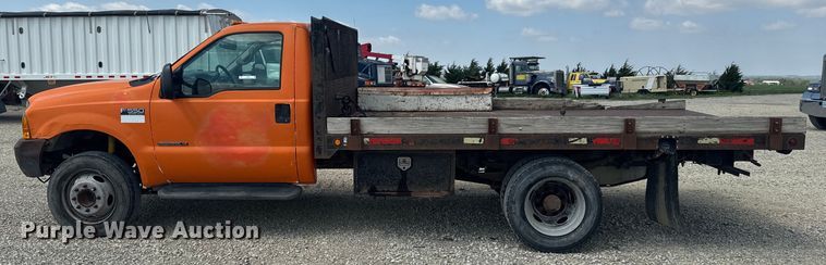 image for item EJ2712 2001 Ford F550 Super Duty XL flatbed truck