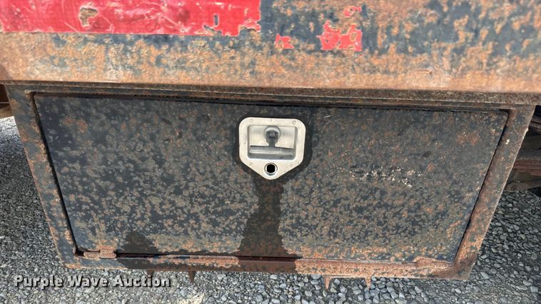 image for item EJ2712 2001 Ford F550 Super Duty XL flatbed truck