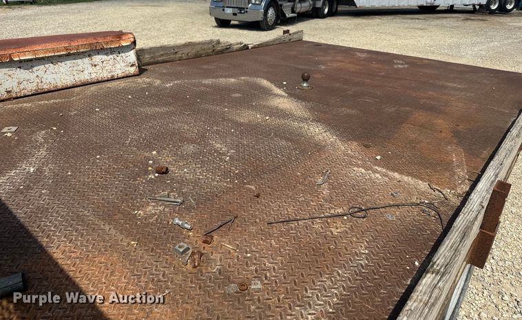 image for item EJ2712 2001 Ford F550 Super Duty XL flatbed truck