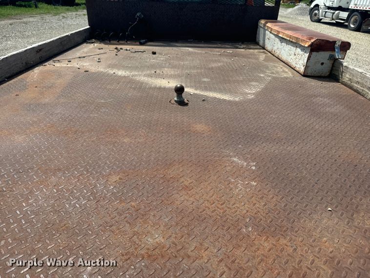 image for item EJ2712 2001 Ford F550 Super Duty XL flatbed truck