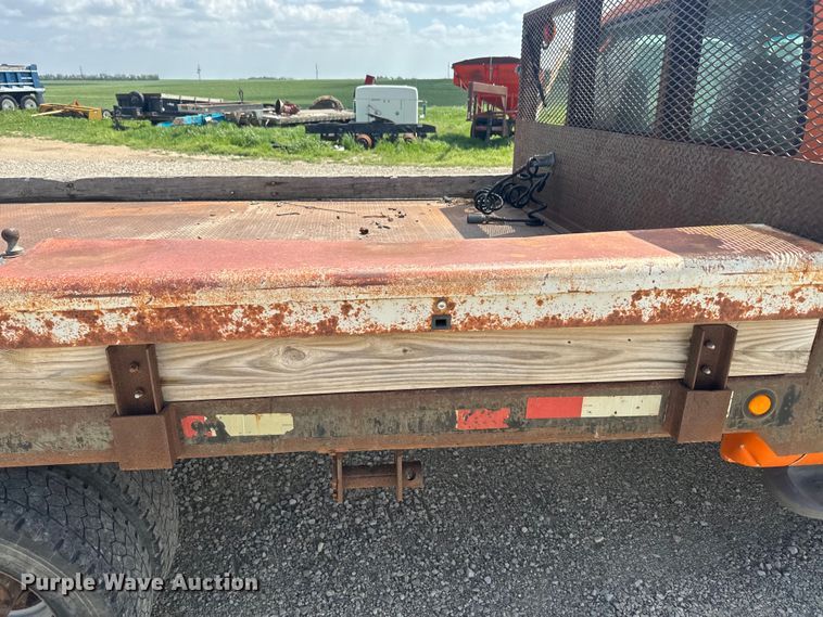 image for item EJ2712 2001 Ford F550 Super Duty XL flatbed truck