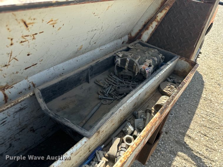 image for item EJ2712 2001 Ford F550 Super Duty XL flatbed truck