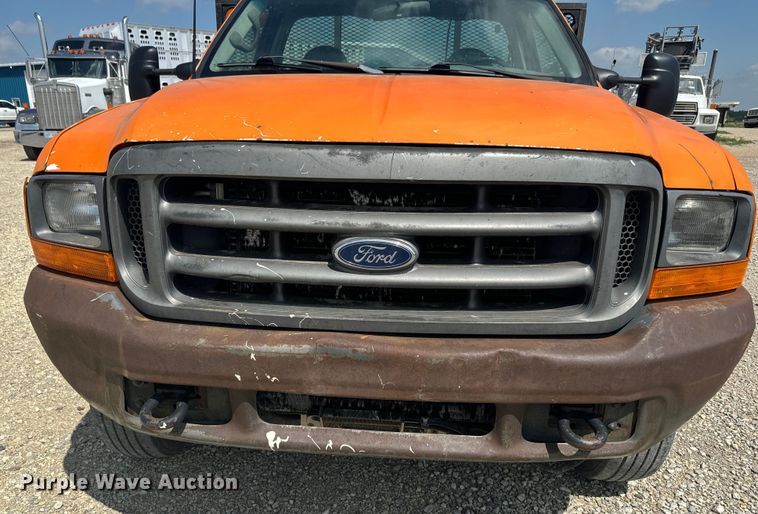 image for item EJ2712 2001 Ford F550 Super Duty XL flatbed truck