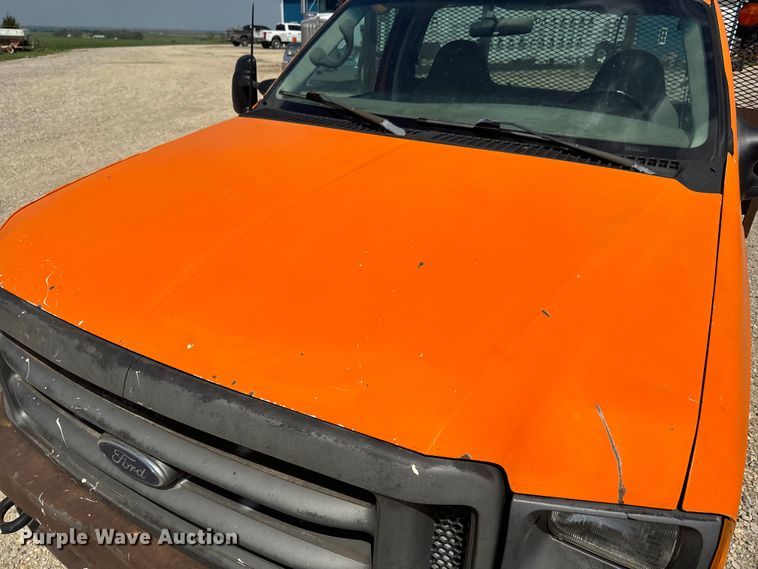 image for item EJ2712 2001 Ford F550 Super Duty XL flatbed truck