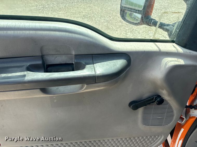 image for item EJ2712 2001 Ford F550 Super Duty XL flatbed truck