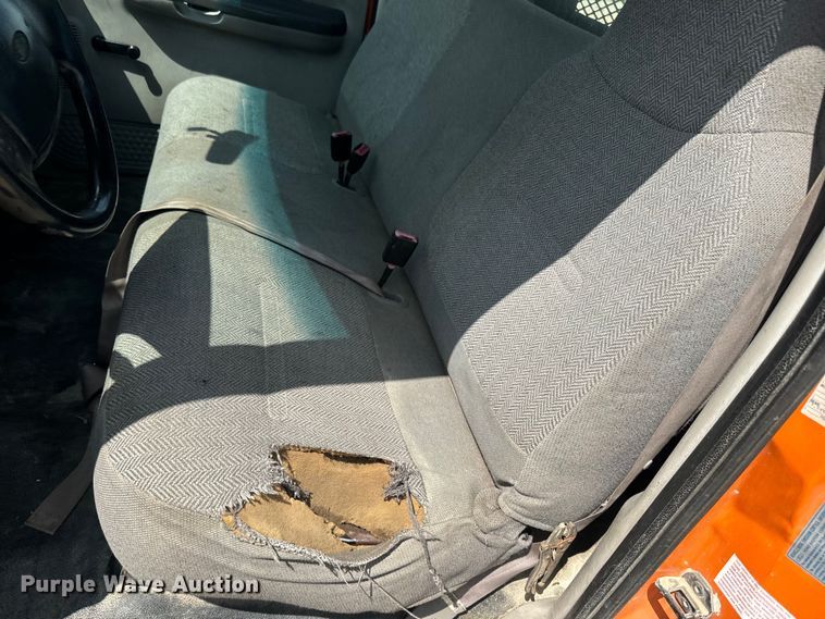 image for item EJ2712 2001 Ford F550 Super Duty XL flatbed truck