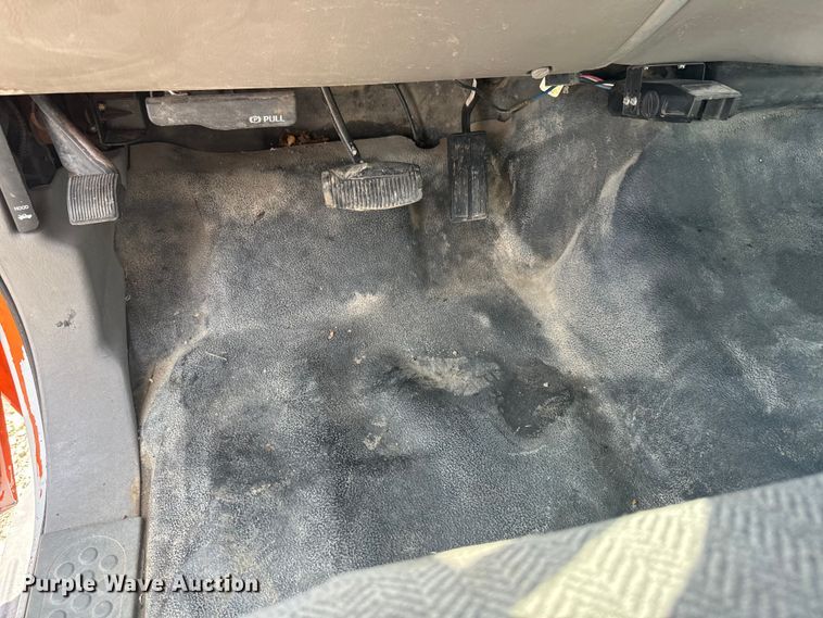 image for item EJ2712 2001 Ford F550 Super Duty XL flatbed truck