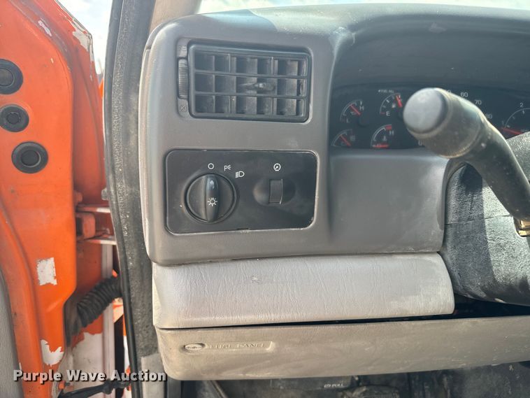 image for item EJ2712 2001 Ford F550 Super Duty XL flatbed truck