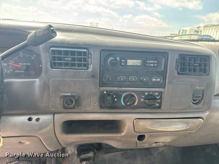 image for item EJ2712 2001 Ford F550 Super Duty XL flatbed truck