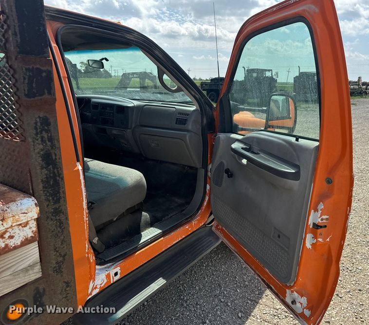 image for item EJ2712 2001 Ford F550 Super Duty XL flatbed truck