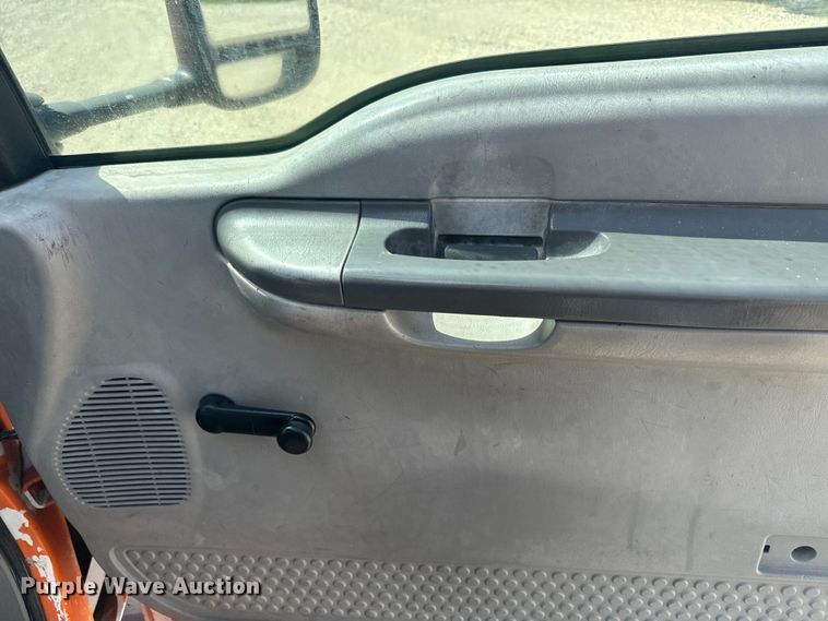 image for item EJ2712 2001 Ford F550 Super Duty XL flatbed truck