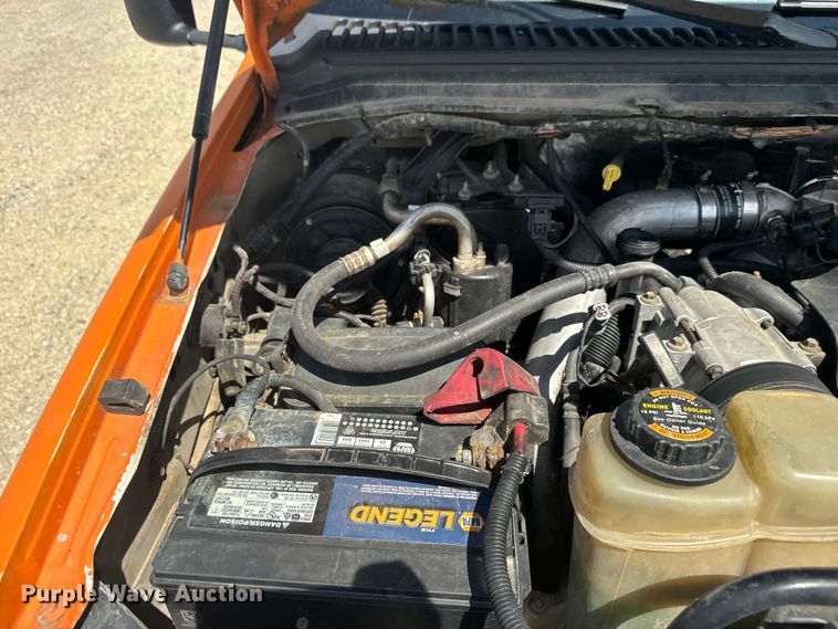 image for item EJ2712 2001 Ford F550 Super Duty XL flatbed truck