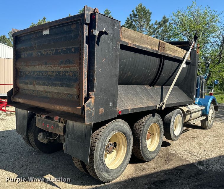 image for item EJ2722 1996 Western Star 4900 dump truck