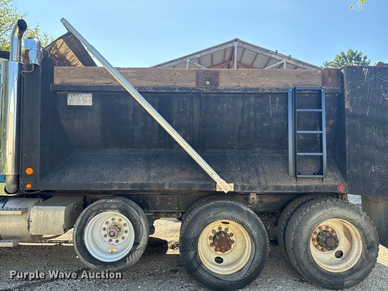 image for item EJ2722 1996 Western Star 4900 dump truck