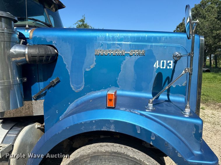 image for item EJ2722 1996 Western Star 4900 dump truck