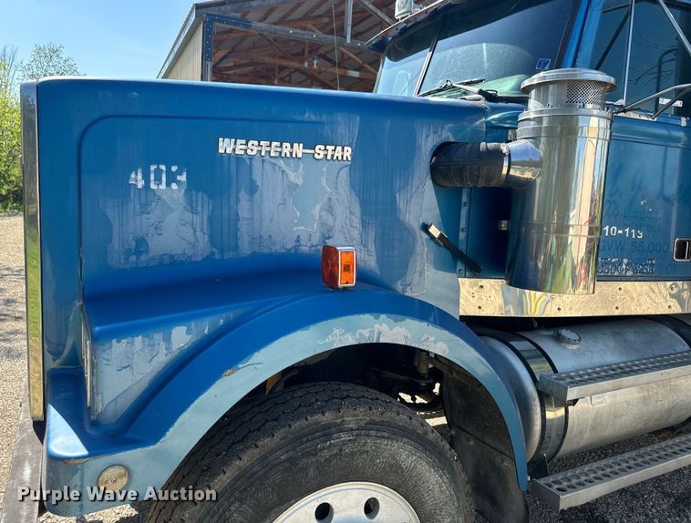 image for item EJ2722 1996 Western Star 4900 dump truck