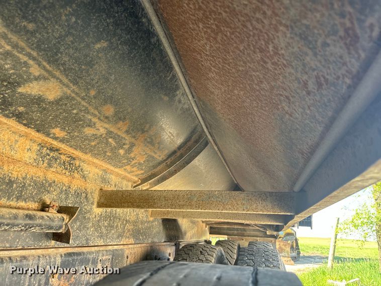 image for item EJ2722 1996 Western Star 4900 dump truck