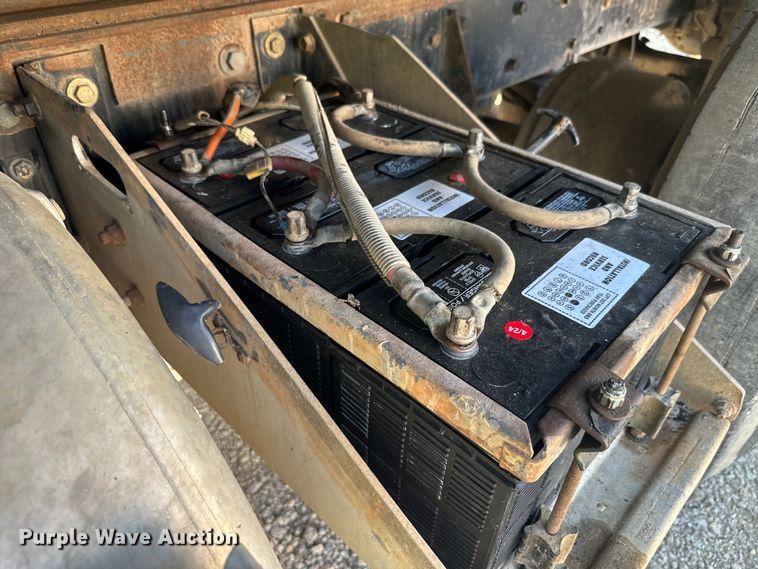 image for item EJ2722 1996 Western Star 4900 dump truck