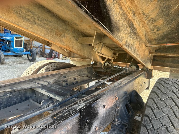 image for item EJ2722 1996 Western Star 4900 dump truck