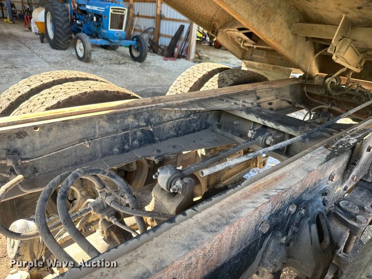 image for item EJ2722 1996 Western Star 4900 dump truck