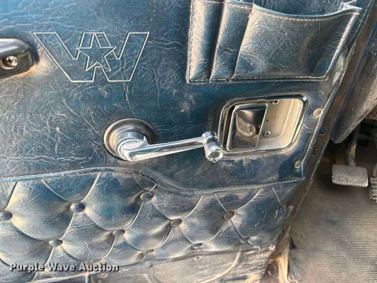 image for item EJ2722 1996 Western Star 4900 dump truck