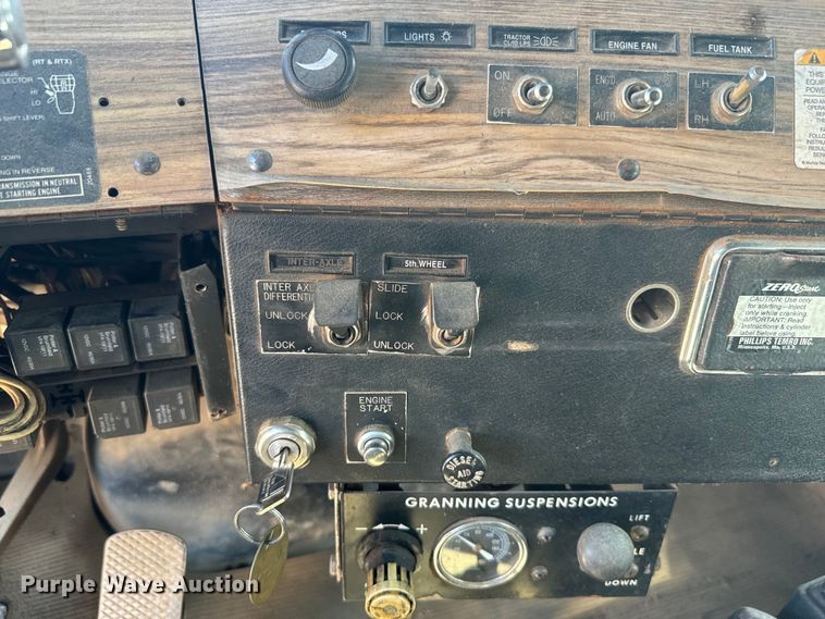 image for item EJ2722 1996 Western Star 4900 dump truck