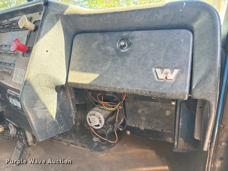 image for item EJ2722 1996 Western Star 4900 dump truck