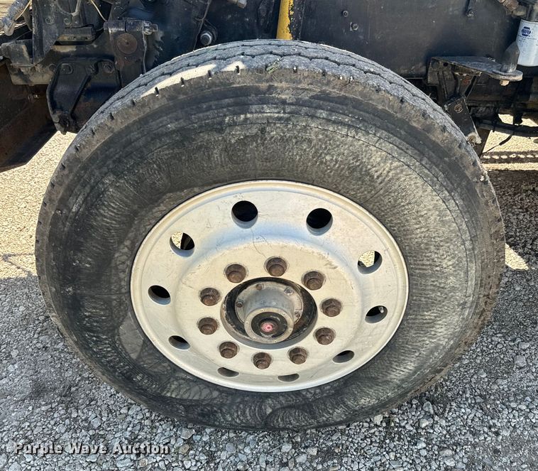 image for item EJ2722 1996 Western Star 4900 dump truck