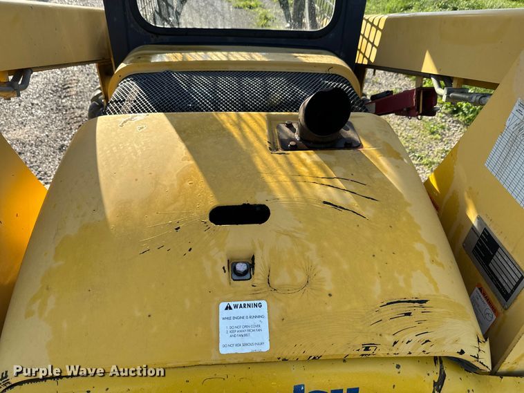 image for item EJ2728 2004 Komatsu 1020 skid steer loader