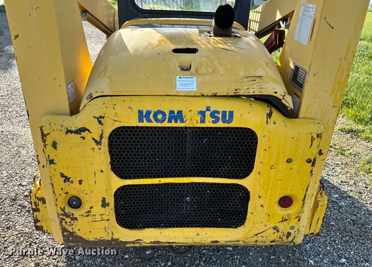 image for item EJ2728 2004 Komatsu 1020 skid steer loader