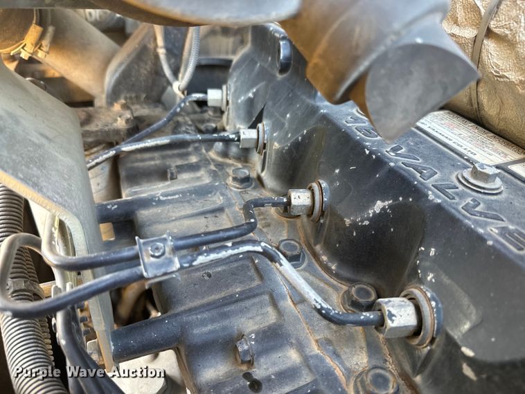 image for item EJ2728 2004 Komatsu 1020 skid steer loader