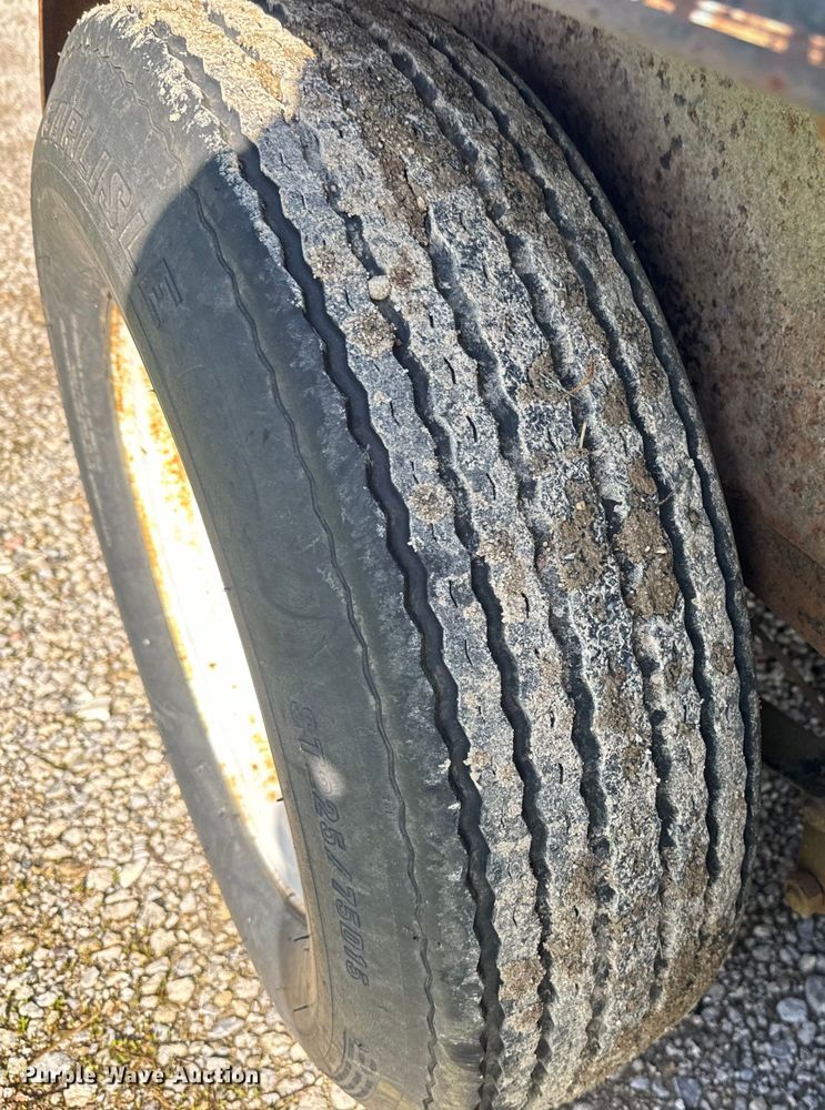 image for item EJ2730 2006 J&W utility trailer