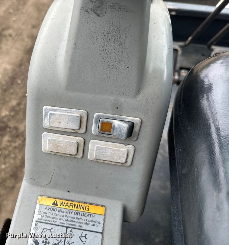 image for item EJ2742 2006 Bobcat  334G mini excavator