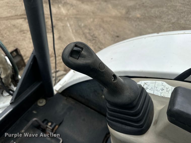 image for item EJ2742 2006 Bobcat  334G mini excavator