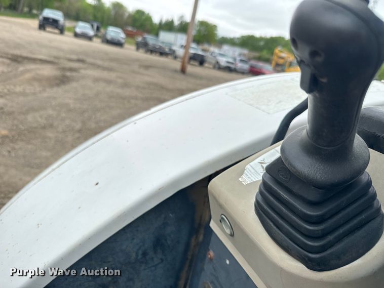 image for item EJ2742 2006 Bobcat  334G mini excavator