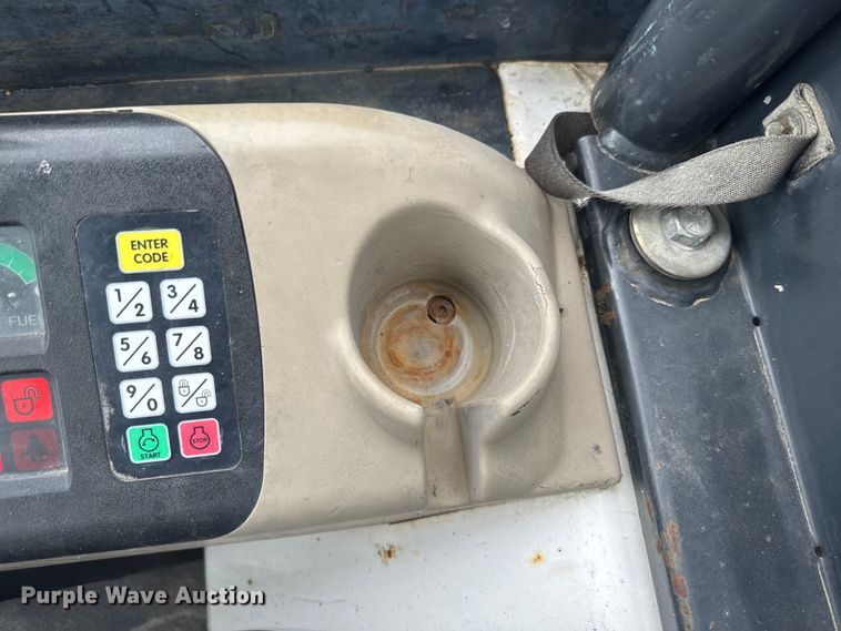 image for item EJ2742 2006 Bobcat  334G mini excavator