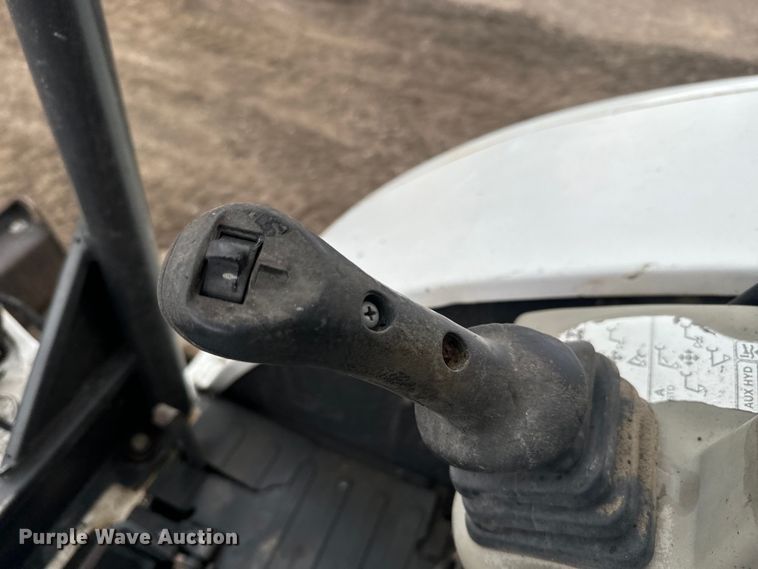 image for item EJ2745 2008 Bobcat 335G mini excavator