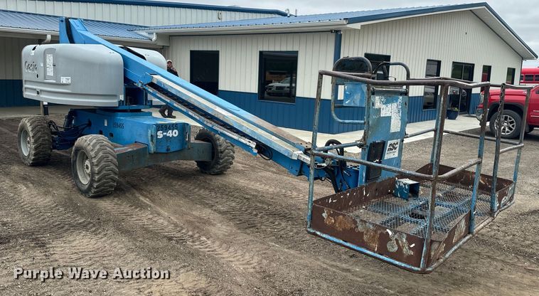 image for item EJ2746 1998 Genie S-40 boom lift